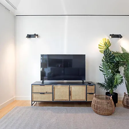 Aliados Premium 1br W/ Terrace By Lovelystay شقة بورتو