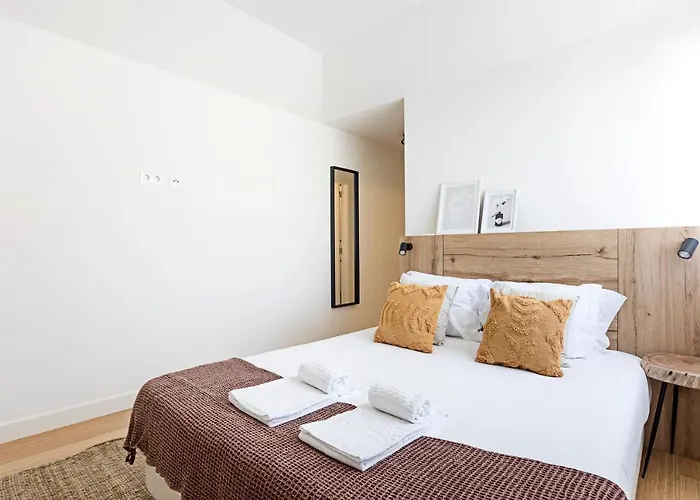 Aliados Premium 1br W/ Terrace By Lovelystay * ポルト